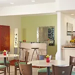 Coconut Waikiki Hotel 